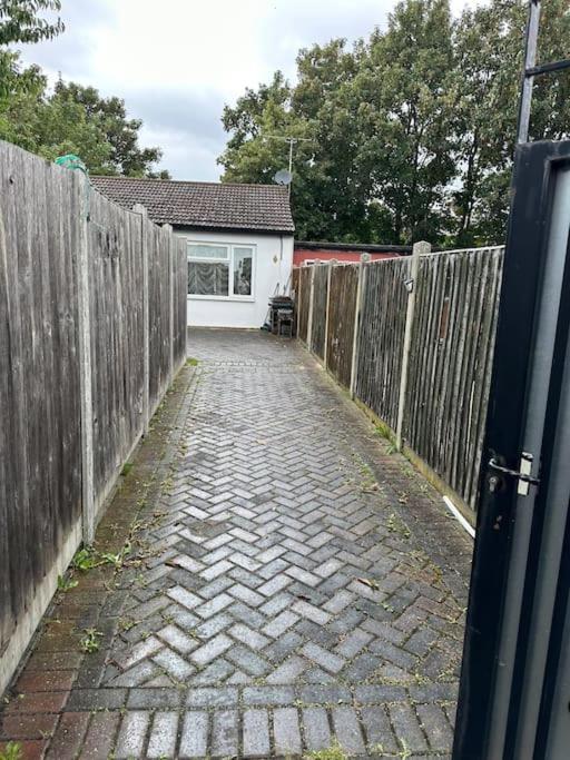 Amazing Gantshill Studio Annexe & Free Parking Redbridge Eksteriør bilde
